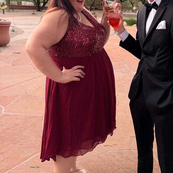 Formal Red dress with a sequin top - Picture 3 of 11